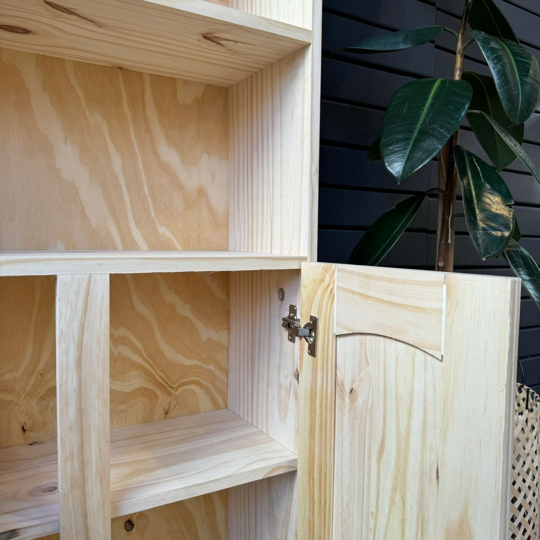 biblioteca-recta-profunda-con-puerta-060-1098