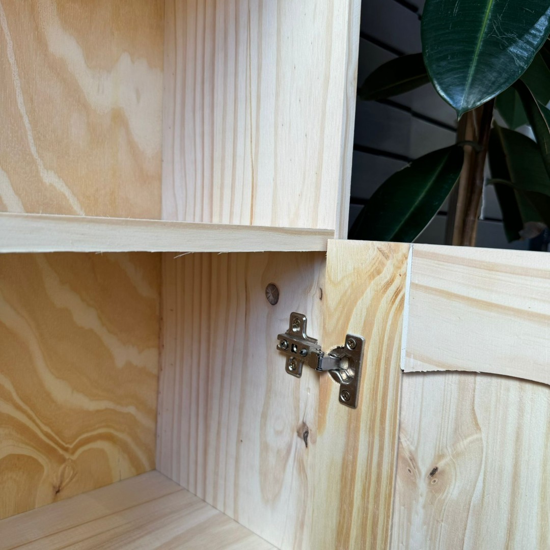 biblioteca-recta-profunda-con-puerta-060-1098