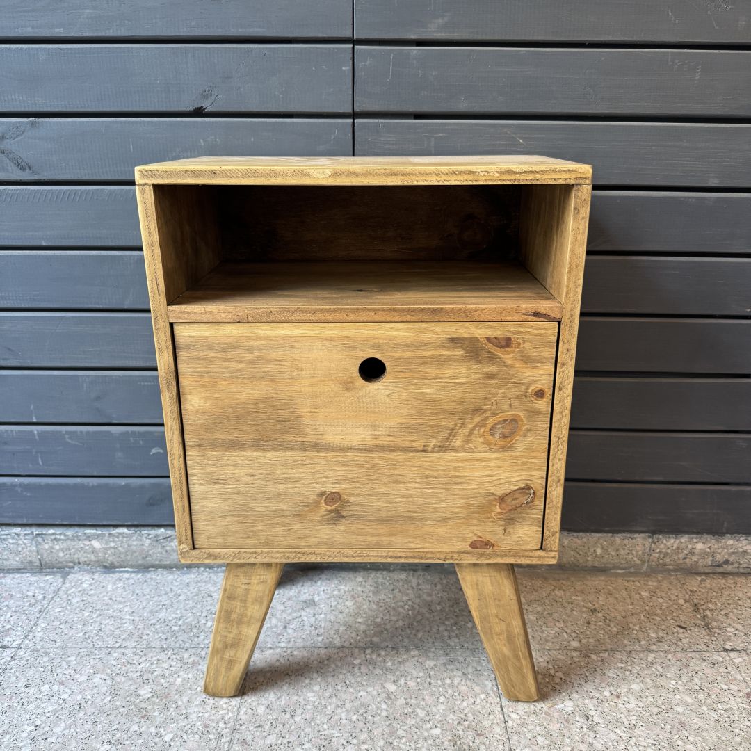 mesa-de-luz-vintage-1-puerta--hueco-064-alto-encerada-35394