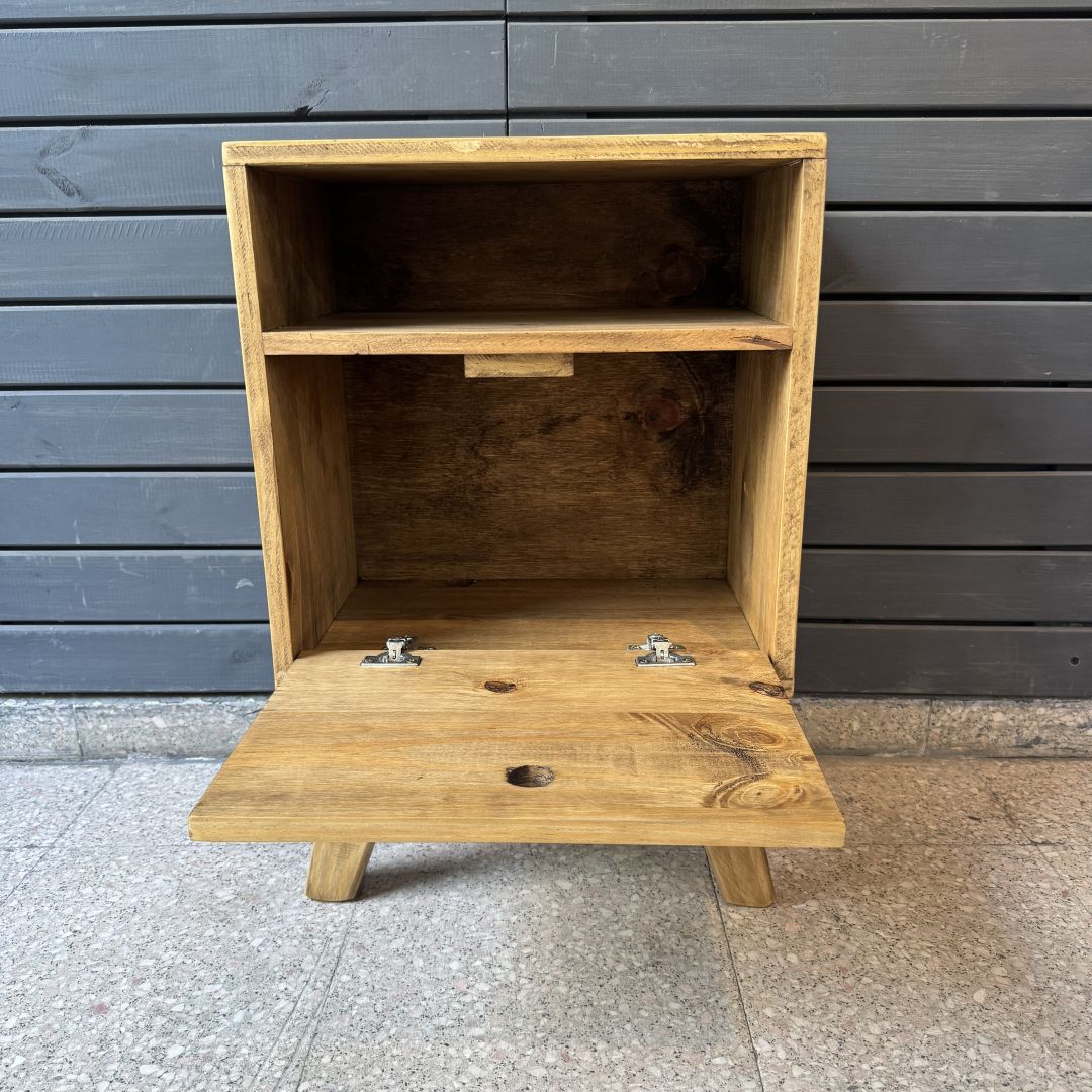 mesa-de-luz-vintage-1-puerta--hueco-064-alto-encerada-35394