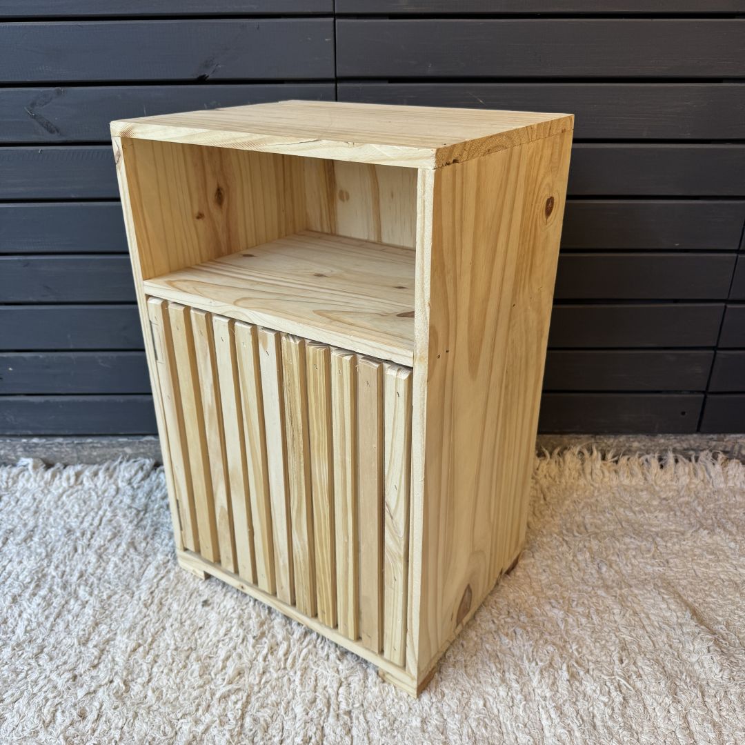 mesa-de-luz-puerta-varillada-35919