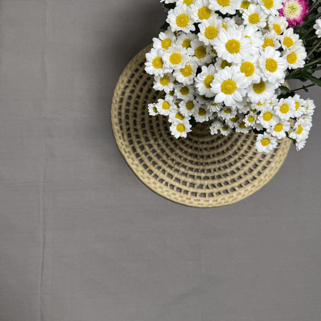 mantel-con-volado-gris-35921