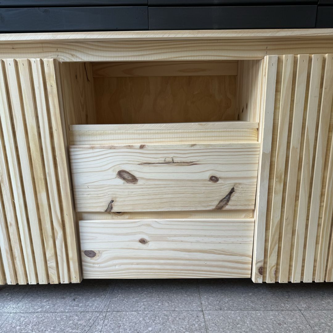 baiut-varillado-2-puertas-2-cajones-y-hueco-140-3689