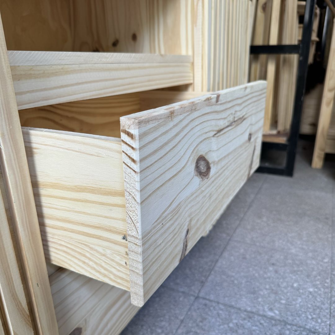 baiut-varillado-2-puertas-2-cajones-y-hueco-140-3689