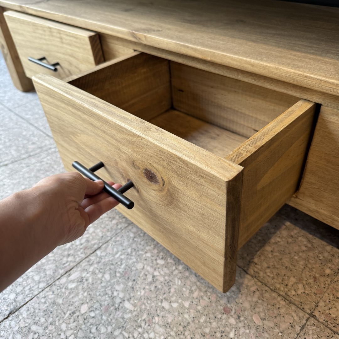 mesa-lcd-fan-120-con-estante-y-cajon-abajo-encerada-4188